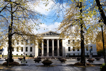 Bilde av Universitetets aula i Oslo sentrum